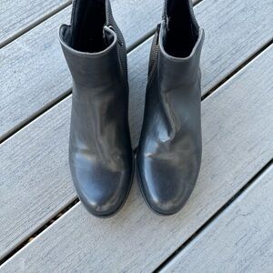 BareTraps Elsie Black Ankle Booties Textured Heel Zip